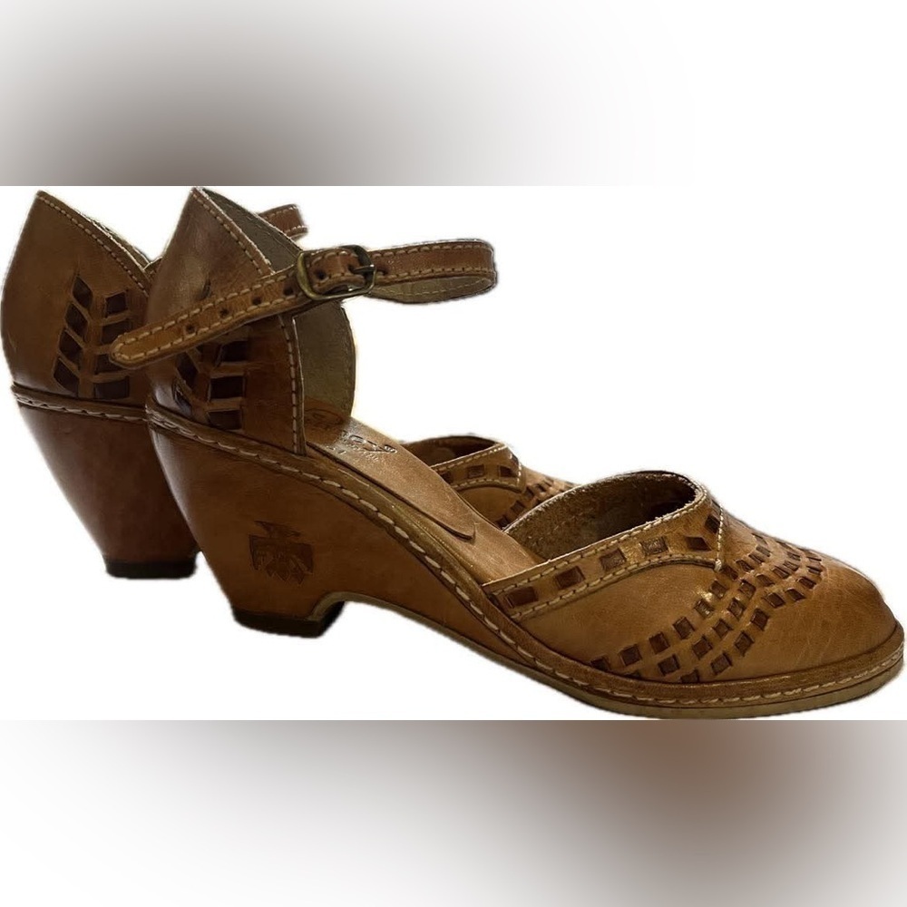 Kinney BOGO Brazilian leather strapped wedge sandal women size 5 1/2 ⚫️ - Picture 2 of 9